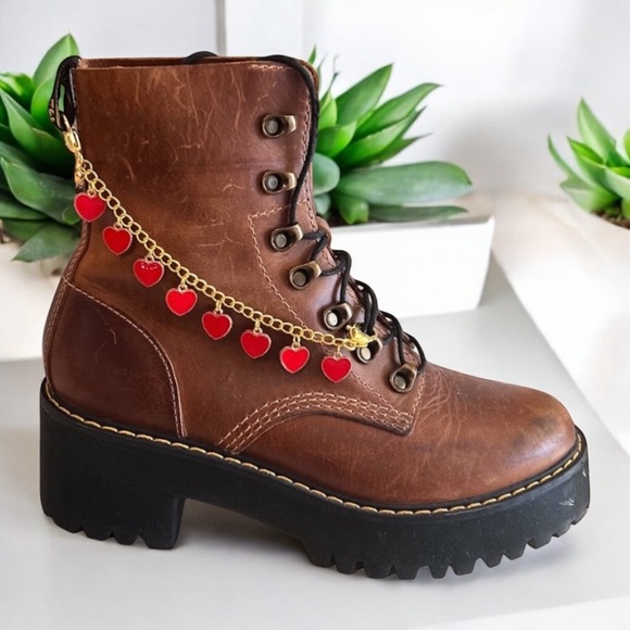 Gold toned and red enamel Heart Charm chain for your boot. 7.5” - Picture 4 of 16